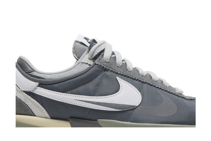 Oryginalne Nike Nike Cortez 4.0 Sacai Iron Grey - widok z tyłu | Saturaise