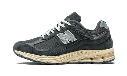 New Balance 2002R Black Dark Grey czarny-szary - widok główny z boku | Saturaise.com