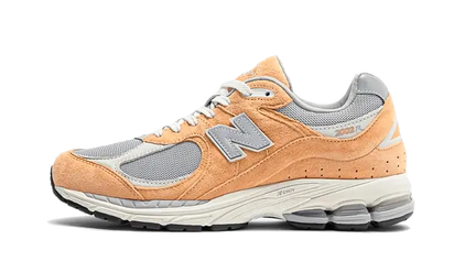 New Balance 2002R Sweet Caramel - widok główny z boku | Saturaise.com