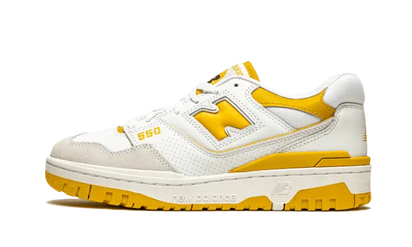 New Balance 550 Sea Salt Varsity Gold biały-złoty - widok główny z boku | Saturaise.com