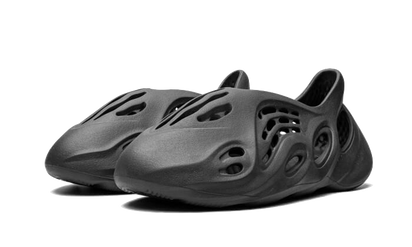 Kup oryginalne Yeezy Foam RNNR Onyx - widok z drugiego boku - Sneakersy