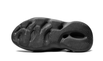 100% Oryginalne Yeezy Foam RNNR Onyx - widok z tyłu - 800.00 PLN