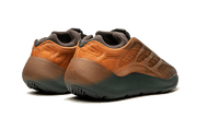 Buty Adidas Yeezy 700 V3 Copper Fade - widok z przodu - Rozmiary EU