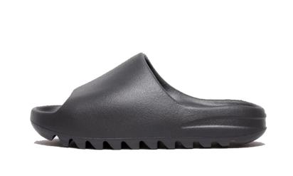 Adidas Yeezy Slide Onyx czarny - widok główny z boku | Saturaise.com