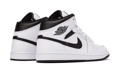 Buty Air Jordan Air Jordan 1 Mid White Black - widok z przodu - Rozmiary EU