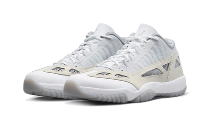 Kup oryginalne Air Jordan 11 Low IE Light Orewood Brown - widok z drugiego boku - Sneakersy