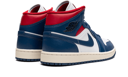 Buty Air Jordan Air Jordan 1 Mid French Blue - widok z przodu - Rozmiary EU