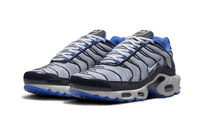Kup oryginalne Air Max Plus SE Social FC DQ3981-001 - widok z drugiego boku - Sneakersy