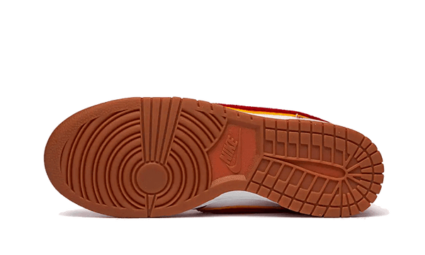 Dunk High Chenille Swoosh White Gym Red - Kup oryginalne Dunk High Chenille Swoosh White Gym Red - widok z drugiego boku - Sneakersy