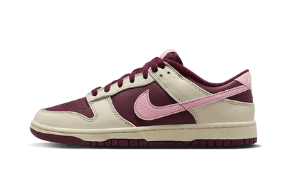 Nike Dunk Low Retro PRM Valentine's Day (2023) różowy-burgundowy - widok główny z boku | Saturaise.com