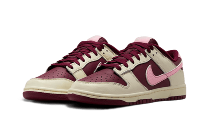 Kup oryginalne Dunk Low Retro PRM Valentine's Day (2023) DR9705-100 - widok z drugiego boku - Sneakersy