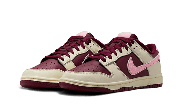 Dunk Low Retro PRM Valentine's Day (2023) - Kup oryginalne Dunk Low Retro PRM Valentine's Day (2023) DR9705-100 - widok z drugiego boku - Sneakersy