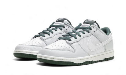 Kup oryginalne Dunk Low Retro SE Photon Dust Vintage Green HF2874-001 - widok z drugiego boku - Sneakersy