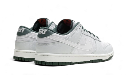 Buty Nike Dunk Low Retro SE Photon Dust Vintage Green - widok z przodu - Rozmiary EU