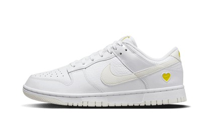 Nike Dunk Low Yellow Heart biały-żółty - widok główny z boku | Saturaise.com