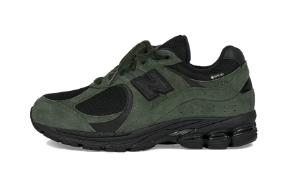 New Balance 2002R Gore-Tex Pine JJJJOUND zielony - widok główny z boku | Saturaise.com