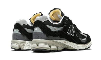 Buty New Balance 2002R Protection Pack Black - widok z przodu - Rozmiary EU