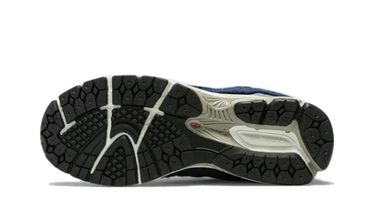 100% Oryginalne New Balance 2002R Protection Pack Navy Grey - widok z tyłu - 1349.00 PLN