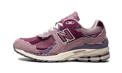New Balance 2002R Protection Pack Pink różowy-fioletowy - widok główny z boku | Saturaise.com