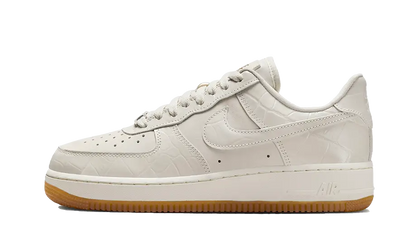 Nike Air Force 1 Low Phantom Croc biały-szary - widok główny z boku | Saturaise.com