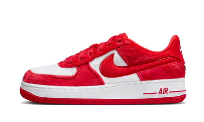 Nike Air Force 1 Low Valentine's Day Fleece (2024) biały-czerwony - widok główny z boku | Saturaise.com