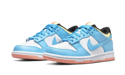 Kup oryginalne Dunk Low Kyrie Irving DN4179-400 - widok z drugiego boku - Sneakersy
