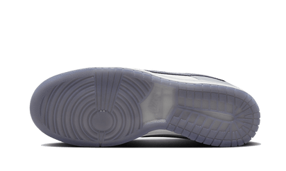 Buty Nike Dunk Low SE Light Carbon - widok z przodu - Rozmiary EU