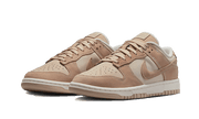 Kup oryginalne Dunk Low SE Sanddrift FD0873-126 - widok z drugiego boku - Sneakersy