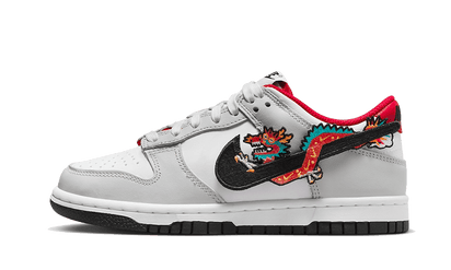 Nike Dunk Low Year Of The Dragon czarny-biały - widok główny z boku | Saturaise.com