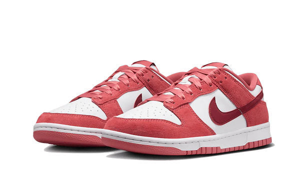 Dunk Low Valentine's Day - Kup oryginalne Dunk Low Valentine's Day FQ7056-100 - widok z drugiego boku - Sneakersy