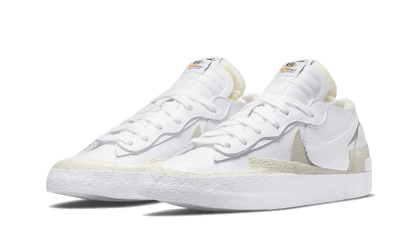 Kup oryginalne Blazer Low Sacai White Patent DM6443-100 - widok z drugiego boku - Sneakersy