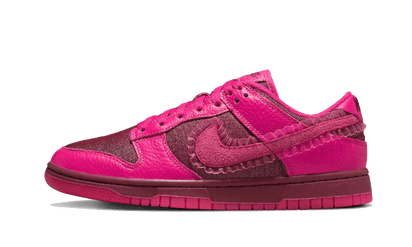 Nike Nike Dunk Low Valentines Day (2022) biały-czerwony - widok główny z boku | Saturaise.com