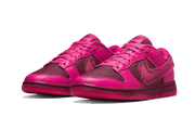 Kup oryginalne Nike Dunk Low Valentines Day (2022) - widok z drugiego boku - Sneakersy