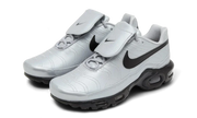 Kup oryginalne Air Max Plus Tiempo Wolf Grey HM6850-001 - widok z drugiego boku - Sneakersy
