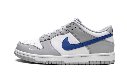 Nike Dunk Low Mini Swoosh Wolf Grey Game Royal czarno-niebieski - widok główny z boku | Saturaise.com