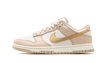 Nike Dunk Low Phantom Metallic Gold biały-beżowy - widok główny z boku | Saturaise.com