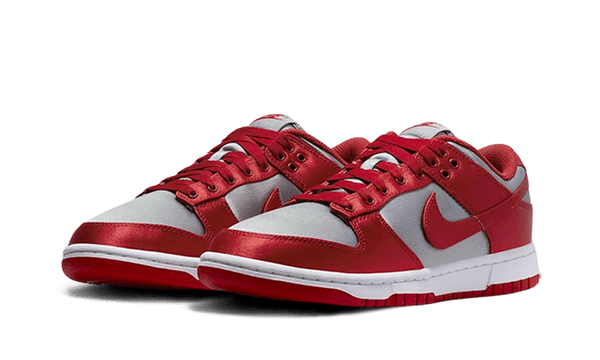 Dunk Low UNLV Satin - Kup oryginalne Dunk Low UNLV Satin DX5931-001 - widok z drugiego boku - Sneakersy
