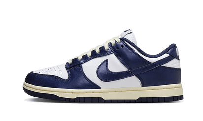 Nike Dunk Low Vintage Navy biały-czerwony - widok główny z boku | Saturaise.com