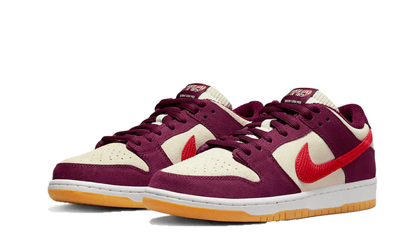 SB Dunk Low Skate Like A Girl Bordeaux - Kup oryginalne SB Dunk Low Skate Like A Girl Bordeaux - widok z drugiego boku - Sneakersy