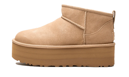 UGG UGG Classic Ultra Mini Platform Boot Sand biały-brązowy - widok główny z boku | Saturaise.com