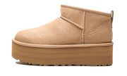 UGG UGG Classic Ultra Mini Platform Boot Sand biały-brązowy - widok główny z boku | Saturaise.com