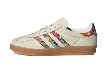 Adidas Adidas Gazelle Indoor Liberty London Floral Embroidery Stripes biały-złoty - widok główny z boku | Saturaise.com
