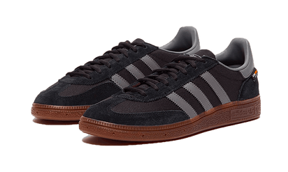 Kup oryginalne Handball Spezial Core Black Grey Four Gum - widok z drugiego boku - Sneakersy