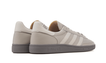 Buty Adidas Handball Spezial Triple Grey - widok z przodu - Rozmiary EU