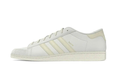 Adidas Adidas Jabbar Dress Low Willy Chavarria Off White biało-pomarańczowy - widok główny z boku | Saturaise.com