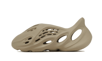 Yeezy Yeezy Foam RNNR Stone Salt beżowy - widok główny z boku | Saturaise.com