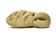 100% Oryginalne Yeezy Foam RNNR Sulfur - widok z tyłu - 610.00 PLN