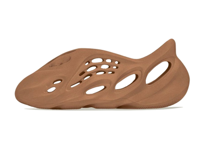 Yeezy Yeezy Foam RNNR Flax czerwony - widok główny z boku | Saturaise.com