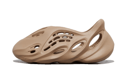 Yeezy Yeezy Foam RNNR Mist - widok główny z boku | Saturaise.com