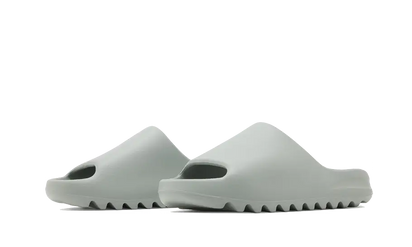 Kup oryginalne Yeezy Slide Salt - widok z drugiego boku - Sneakersy